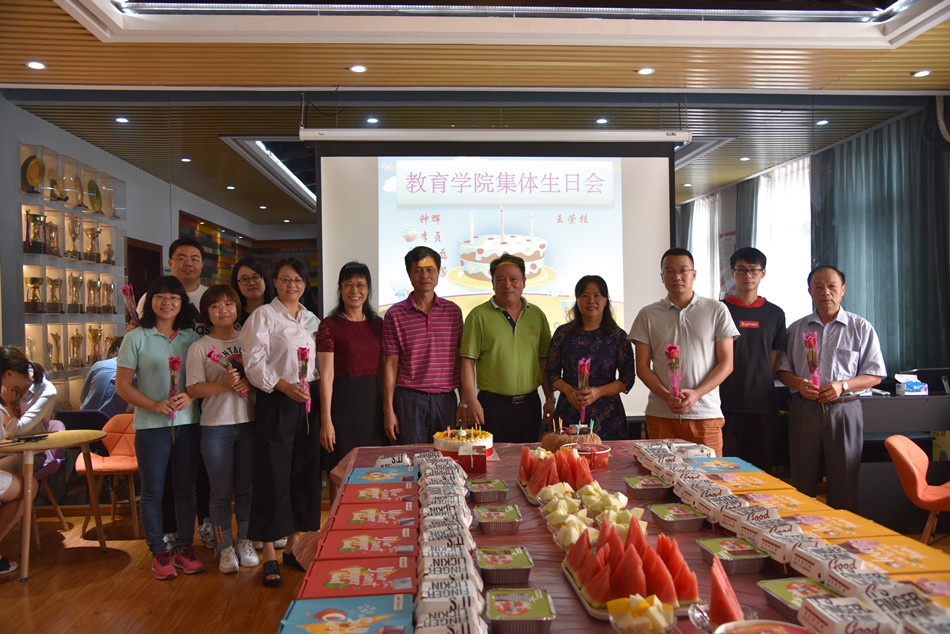 1571138320207093445.jpg 球客岛体育文化中心举办2019年第四季度教职工集体生日会.jpg